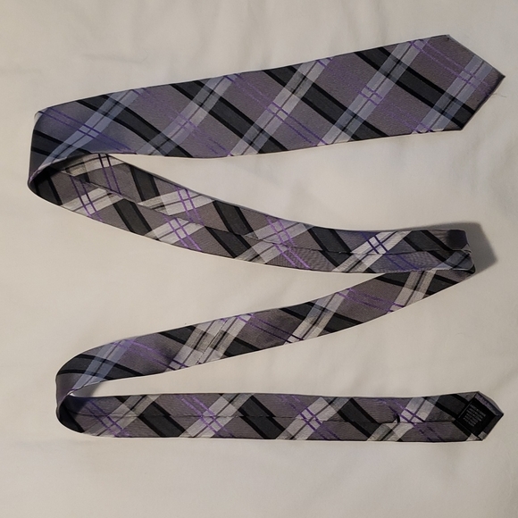 Men's Geoffrey Beene Silk Grey with black and purple pattern tie - Picture 1 of 6